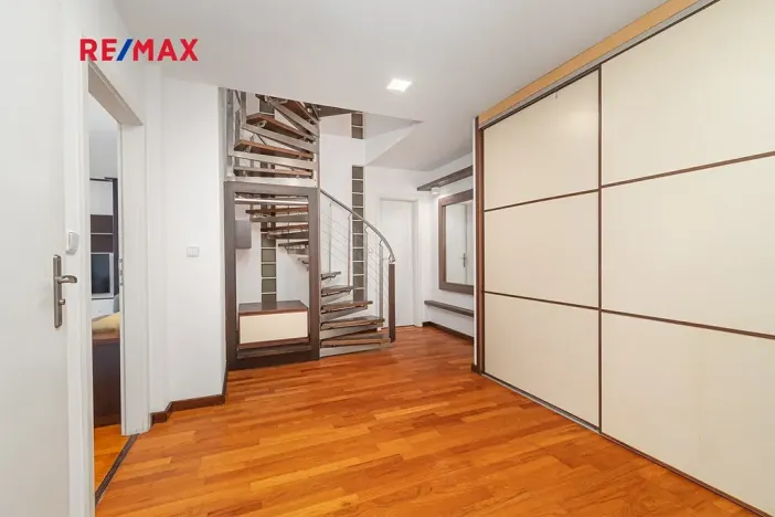 Prodej bytu 3+kk, Praha - Holešovice, Dobrovského, 107 m2