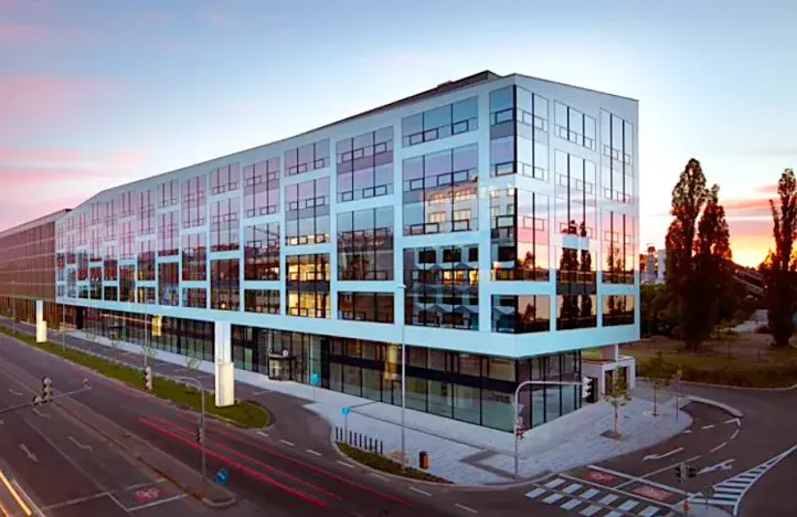 Pronájem kanceláře, Praha - Karlín, Rohanské nábřeží, 467 m2