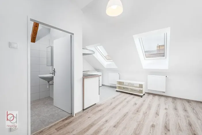 Pronájem bytu 1+kk, České Budějovice, Matice školské, 35 m2