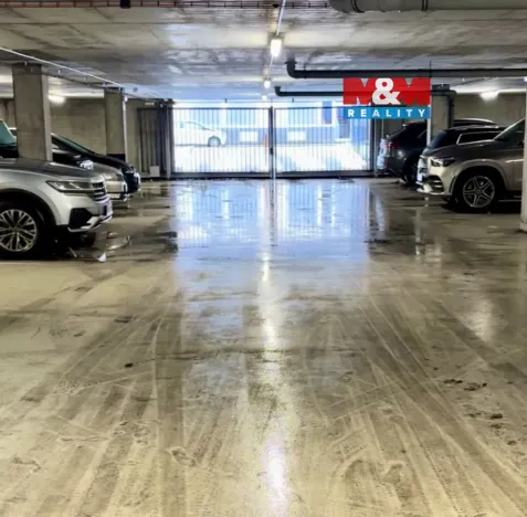 Pronájem garážového stání, Plzeň, Kollárova, 20 m2