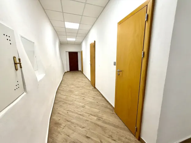 Pronájem skladu, Praha - Malá Strana, Malostranské náměstí, 210 m2
