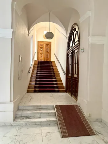 Pronájem skladu, Praha - Malá Strana, Malostranské náměstí, 210 m2