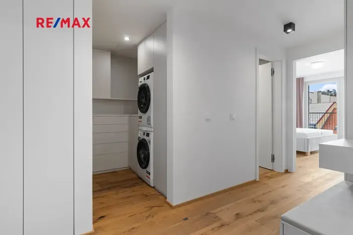 Pronájem bytu 2+kk, Praha - Karlín, Křižíkova, 79 m2