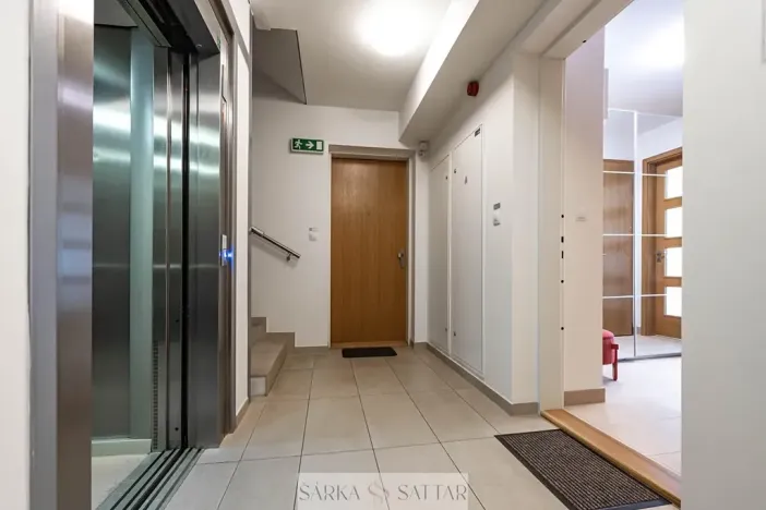 Pronájem bytu 1+kk, Praha - Holešovice, Komunardů, 36 m2