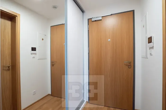 Pronájem bytu 1+kk, Praha - Smíchov, Toyen, 42 m2