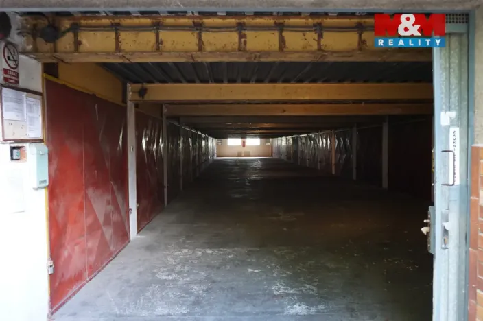 Pronájem garáže, Plzeň - Jižní Předměstí, Brožíkova, 15 m2