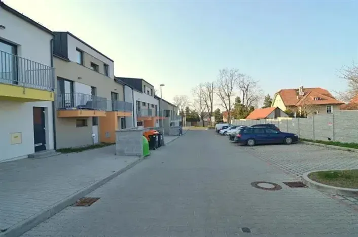 Pronájem bytu 1+kk, Vestec, U Hrubých, 35 m2