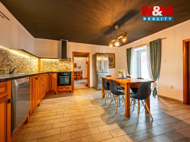 Prodej rodinného domu, Zvěstov, 217 m2