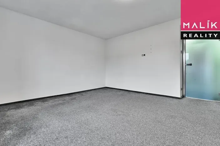 Prodej bytu 2+1, Ostrov, Hlavní třída, 64 m2