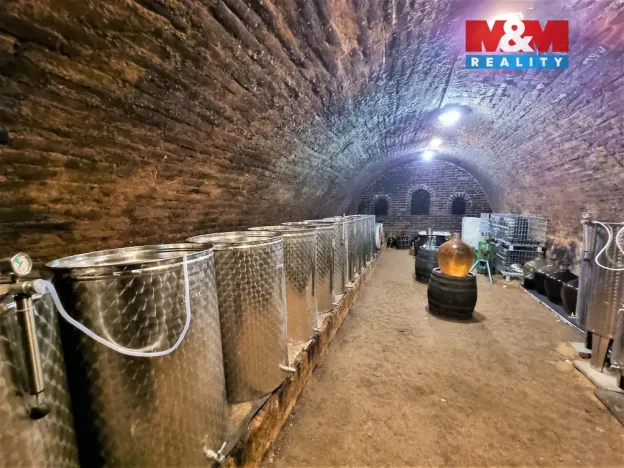 Prodej vinného sklepa, Perná, 125 m2
