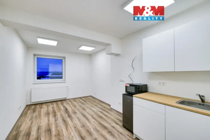 Pronájem kanceláře, Dobřany, Alšova, 56 m2