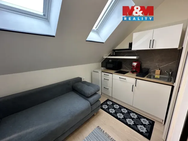 Pronájem bytu 1+kk, Praha - Hloubětín, Konzumní, 18 m2