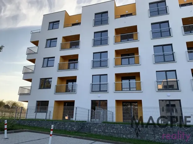 Prodej bytu 2+kk, Praha - Uhříněves, Oty Bubeníčka, 45 m2