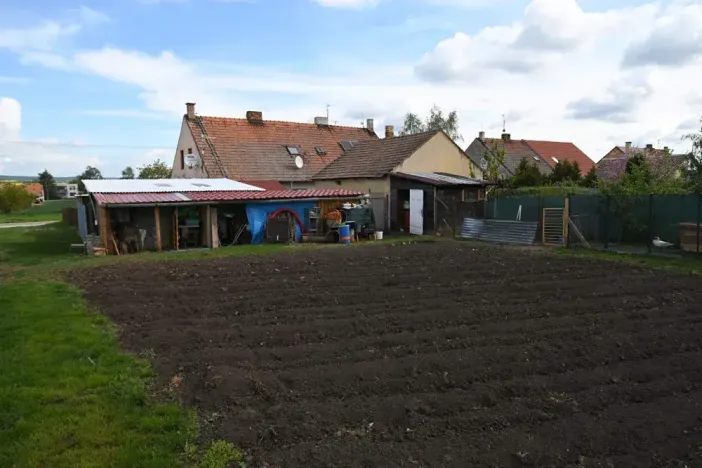 Dražba zahrady, Miroslav, 734 m2