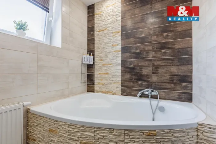 Prodej rodinného domu, Loza, 189 m2