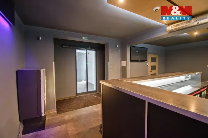 Pronájem obchodního prostoru, Rožnov pod Radhoštěm, Meziříčská, 180 m2