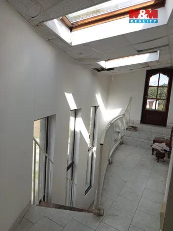 Pronájem skladu, Doksy, Valdštejnská, 1730 m2