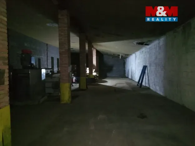 Pronájem skladu, Doksy, Valdštejnská, 1730 m2