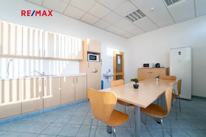 Pronájem obchodního prostoru, Kolín, Sladkovského, 540 m2