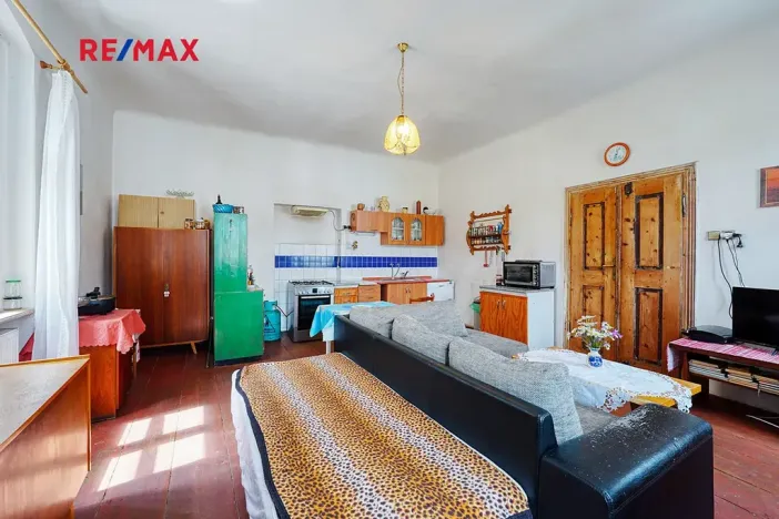 Prodej vícegeneračního domu, Úterý, 677 m2