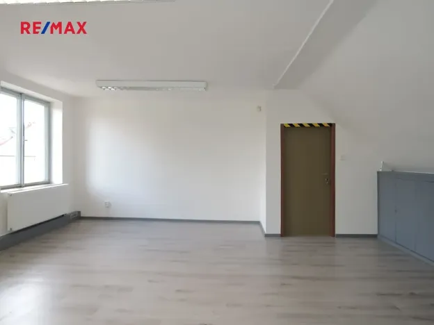 Pronájem výrobních prostor, Hostivice, Školská, 400 m2