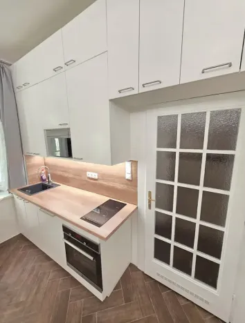 Pronájem bytu 1+kk, Praha - Holešovice, Františka Křížka, 26 m2