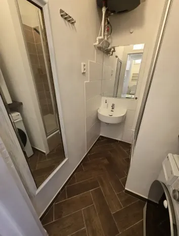 Pronájem bytu 1+kk, Praha - Holešovice, Františka Křížka, 26 m2