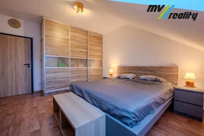 Prodej bytu 4+kk, Milovice, Kaštanová, 131 m2