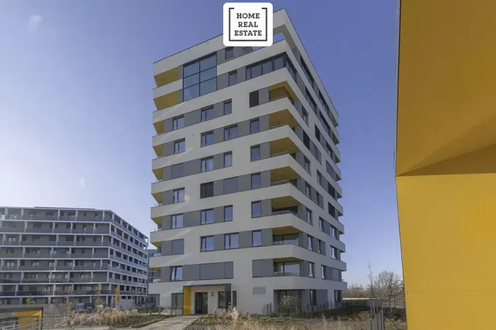 Pronájem garážového stání, Praha - Karlín, Sokolova, 18 m2