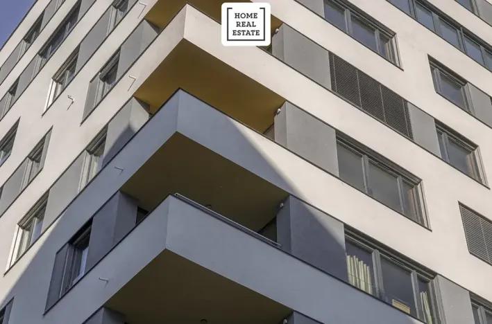 Pronájem garážového stání, Praha - Karlín, Sokolova, 18 m2