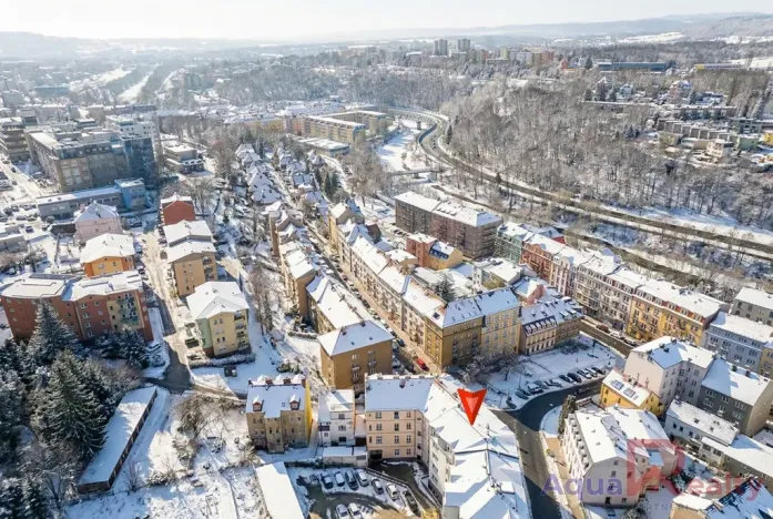 Prodej bytu 2+kk, Karlovy Vary, nám. V. Řezáče, 68 m2