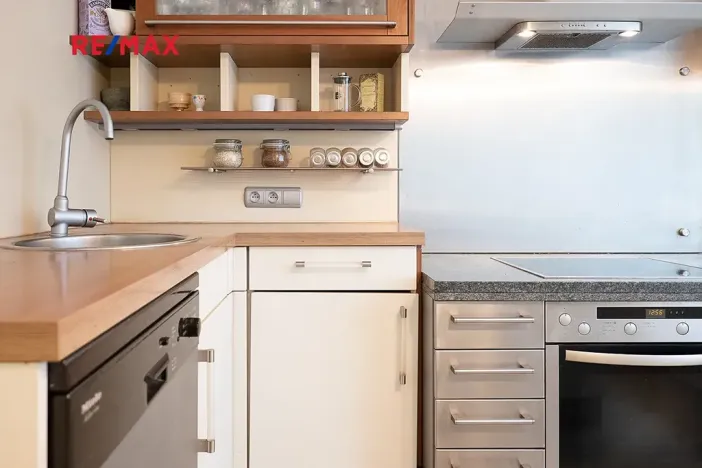 Prodej bytu 2+kk, Praha - Holešovice, Tovární, 77 m2