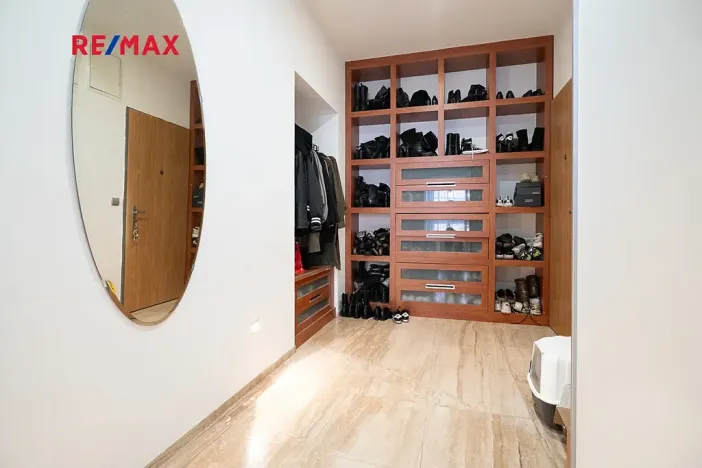 Prodej bytu 2+kk, Praha - Holešovice, Tovární, 77 m2