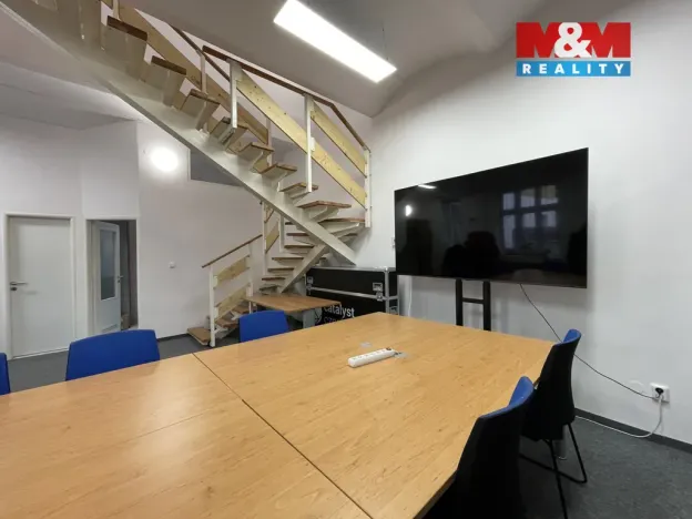 Pronájem kanceláře, Praha - Karlín, Sokolovská, 162 m2