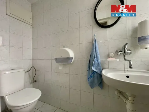 Pronájem kanceláře, Praha - Karlín, Sokolovská, 162 m2