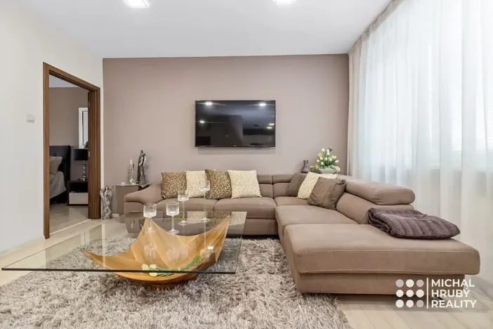 Prodej bytu 2+kk, Ostrava, Vrázova, 79 m2