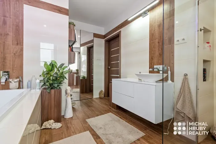 Prodej bytu 2+kk, Ostrava, Vrázova, 79 m2