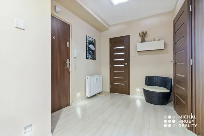 Prodej bytu 2+kk, Ostrava, Vrázova, 79 m2