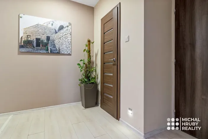 Prodej bytu 2+kk, Ostrava, Vrázova, 79 m2