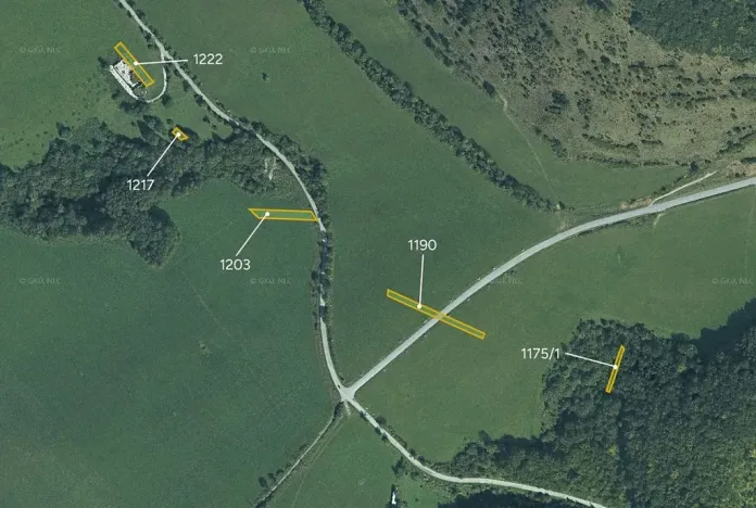 Prodej pole, Zliechov, Slovensko, 25818 m2