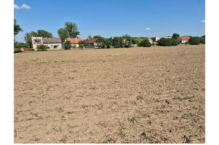 Prodej pole, Čachovice, 33773 m2