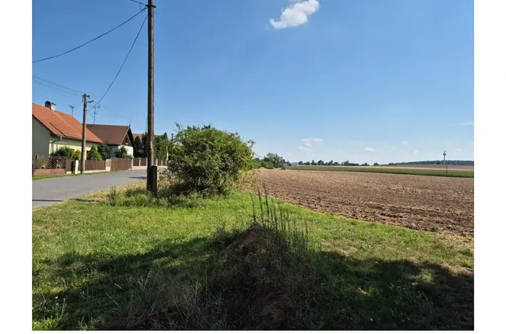Prodej pole, Čachovice, 33773 m2
