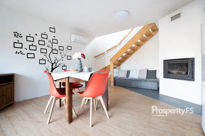 Prodej rodinného domu, Veleň, 141 m2