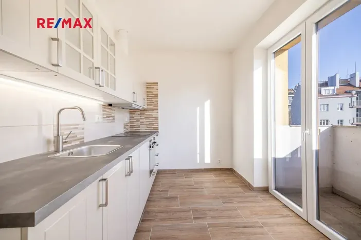 Pronájem bytu 2+1, Praha - Podolí, Podolská, 57 m2