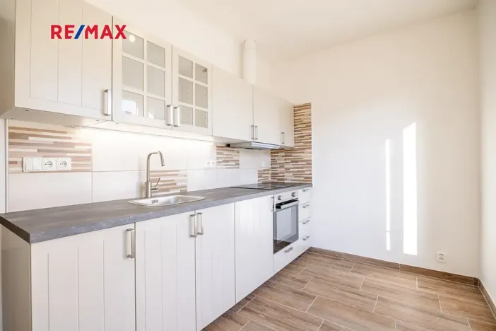 Pronájem bytu 2+1, Praha - Podolí, Podolská, 57 m2