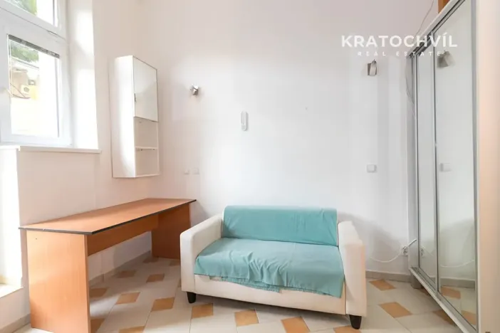 Pronájem bytu 1+kk, Praha - Strašnice, Věšínova, 18 m2