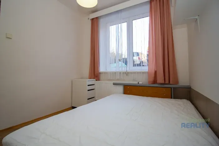 Pronájem bytu 2+kk, Praha - Břevnov, Dusíkova, 34 m2