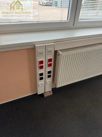 Pronájem komerční nemovitosti, Hradec Králové, Zemědělská, 695 m2