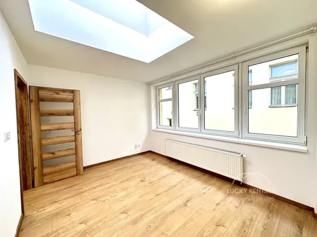 Pronájem bytu 2+kk, Hradec Králové, Švehlova, 47 m2