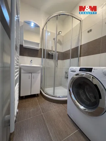 Pronájem bytu 3+kk, Praha - Kobylisy, Střelničná, 60 m2